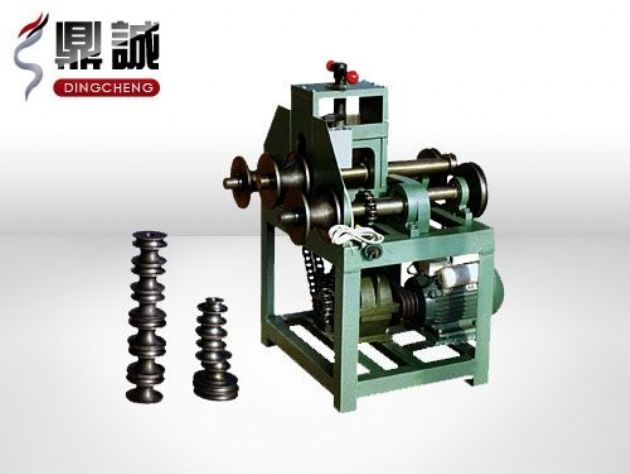 點擊查看詳細信息<br>標題：立式多功能滾動式彎管機 閱讀次數(shù)：5380